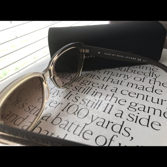 Marc Jacob Sunglasses - Picture 3 of 8